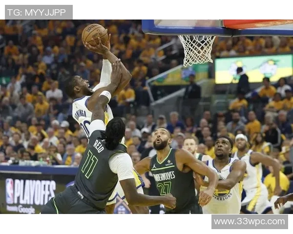 失误控制不佳!兰德尔三节砍下三双,但单节5次失误 失误控制不佳!兰德尔三节砍下三双,但单节5次失误