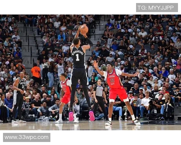 美记：文班亚马和卡斯尔均参加马刺完整训练，后者或明天复出